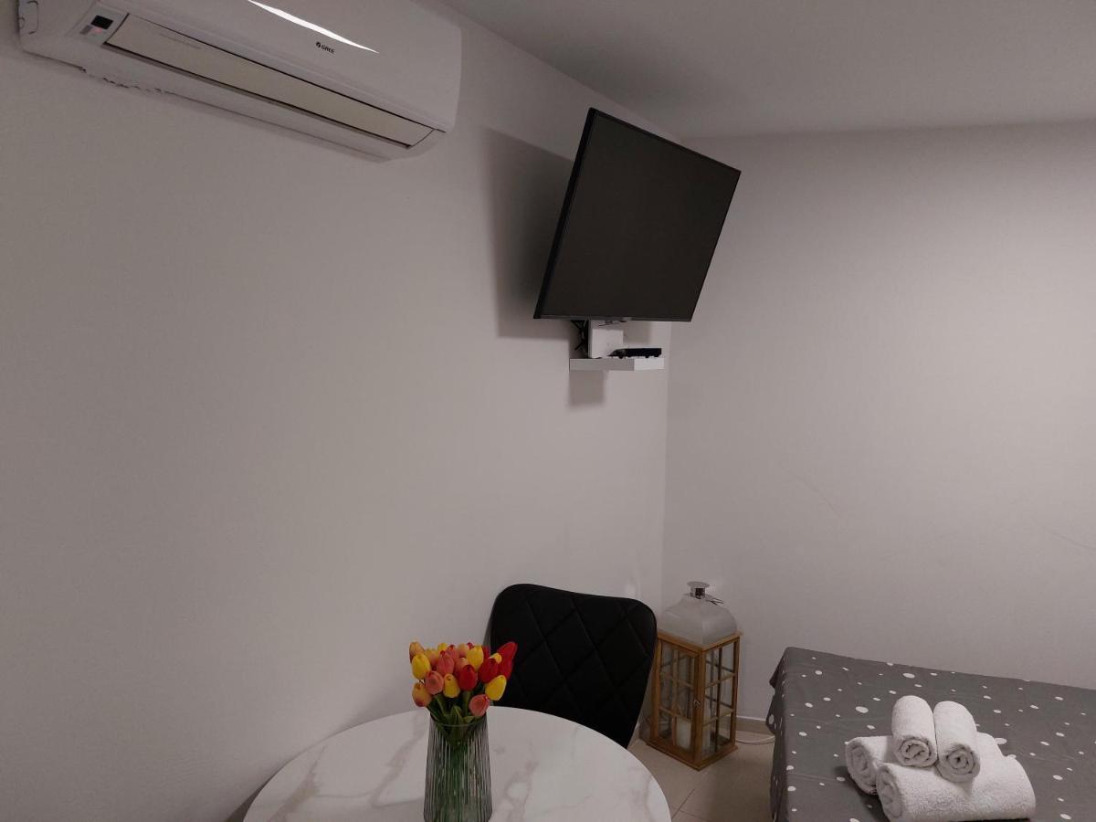Guest House Vitaro สปลิท ภายนอก รูปภาพ